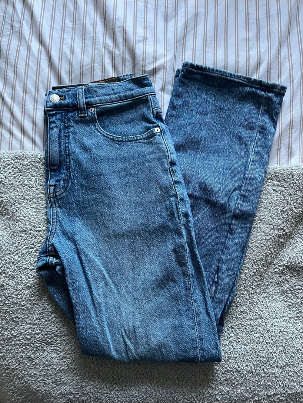 Madewell Straight-Leg Jeans in Medium Blue Wash